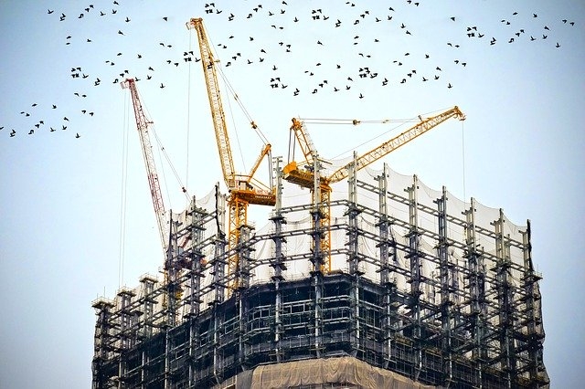 Stavebnictví v Česku opět rostlo, nových bytů je ale málo